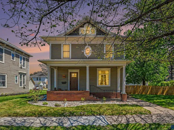 114 N Josephine Ave, Madison, SD 57042