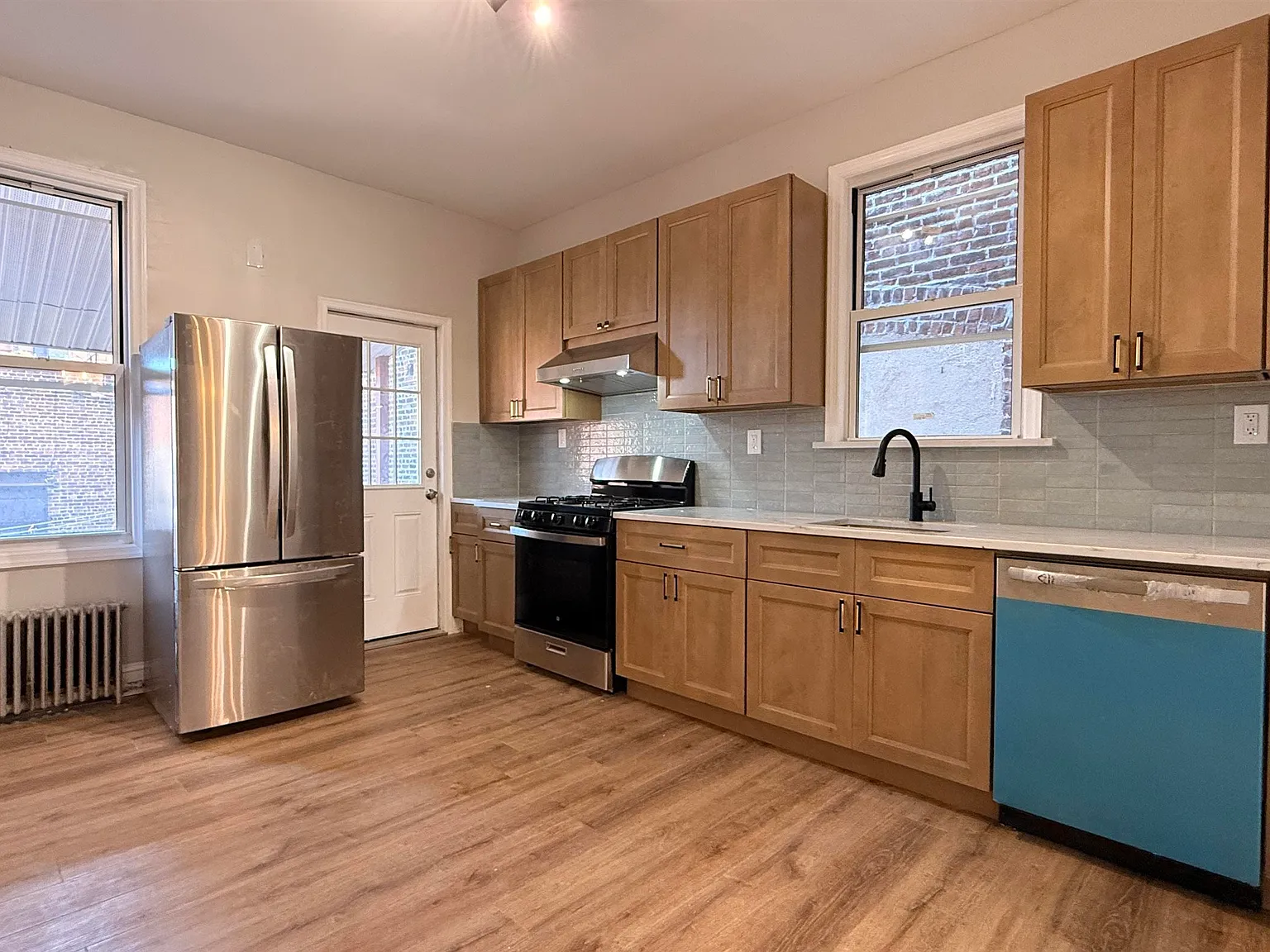 2 bed, 1.0 bath, 900 sqft, $2,500 — Photo 3