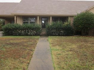 1415 N Park Dr, Greenwood, MS 38930