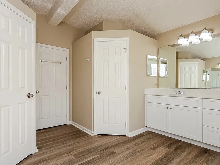 11820 Lake Fern Dr — Photo 3