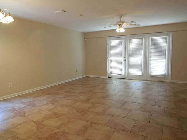2118 Delta Blvd — Photo 2
