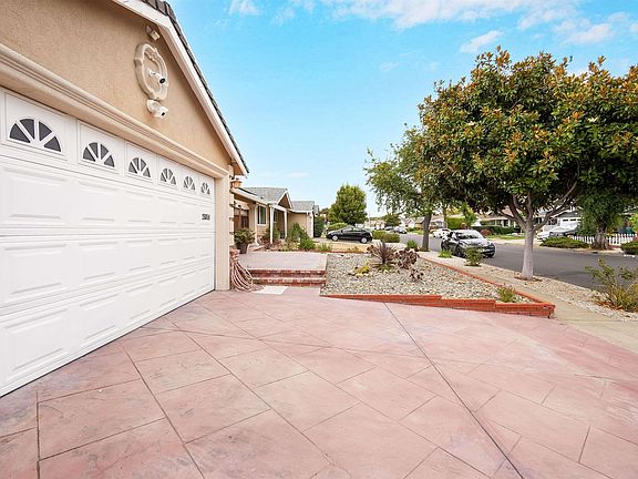 5th image of 25859 Belhaven St