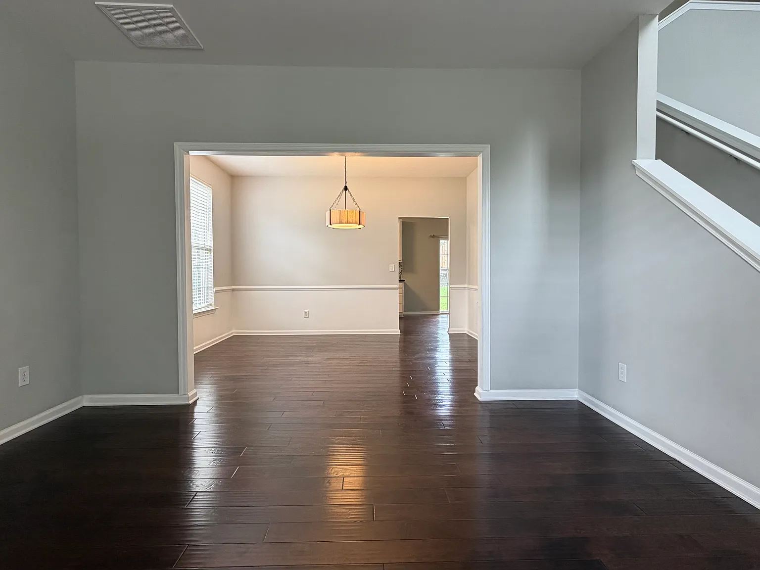 4 bed, 2700 sqft, $2,650 — Photo 2