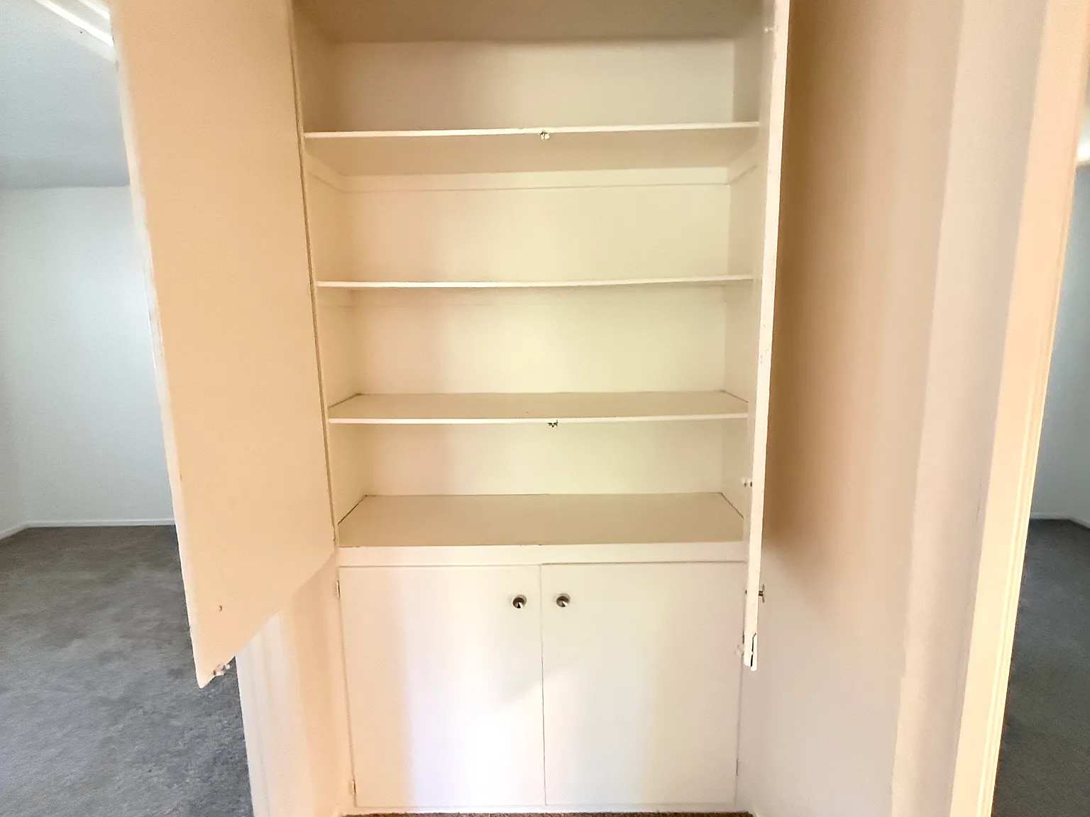 2 bed, 1100 sqft, $1,600 — Photo 2