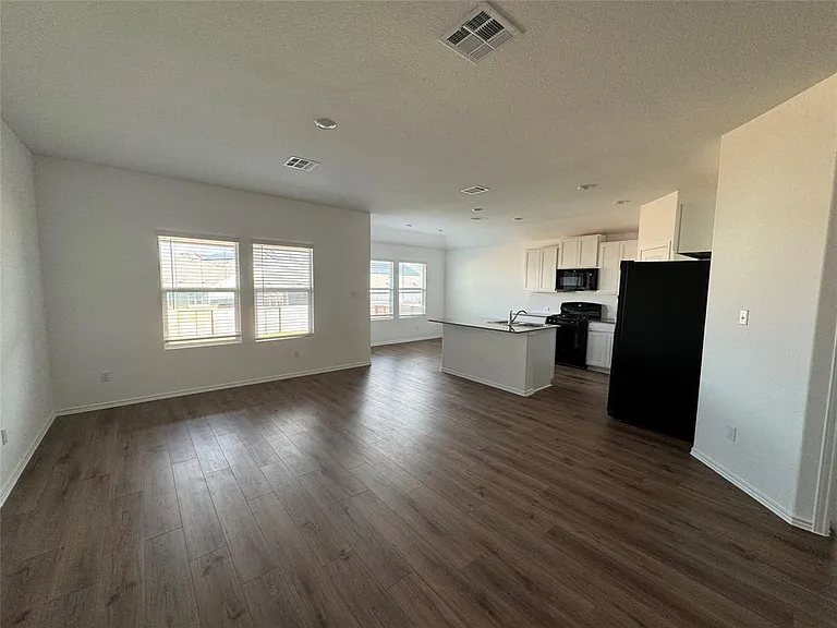 216 Jeffers — Photo 4