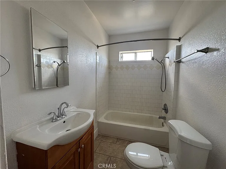 468 W 2nd St #1/2 — Photo 5