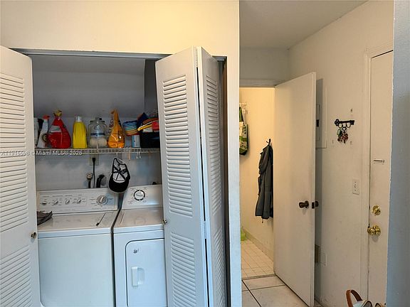 4th image of 6245 SW Kendale Lakes Cir APT 209