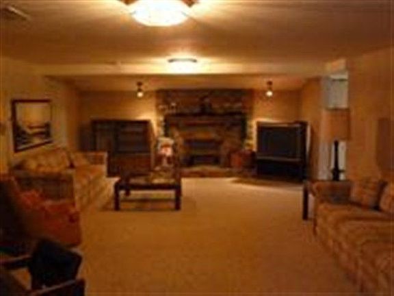 4th image of 4 Bedford Ct
