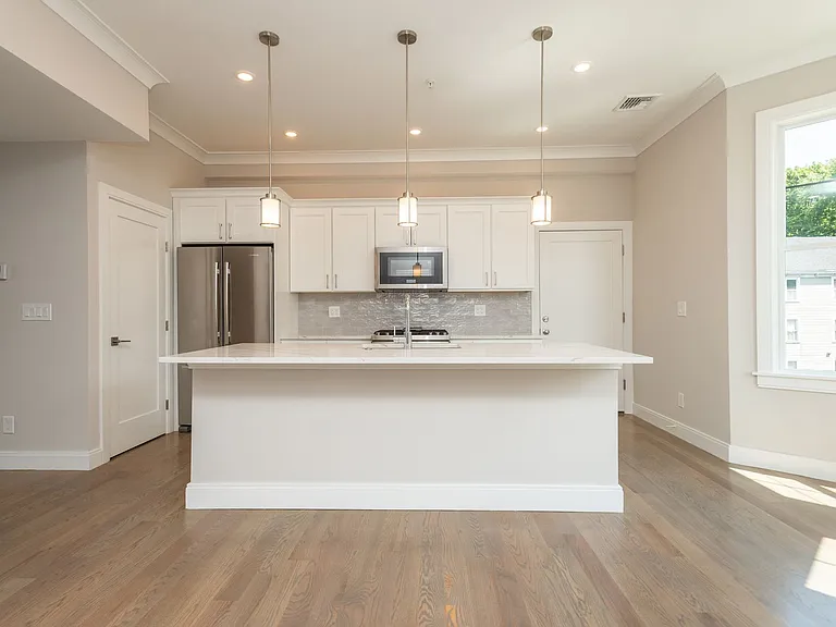 3247 Washington St #3 — Photo 2