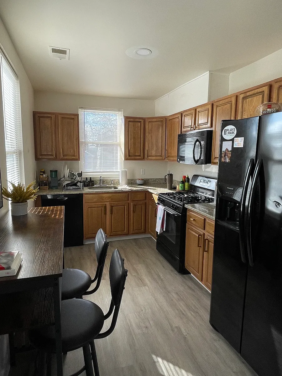 Building Photo - 1006 Bangs Ave #2