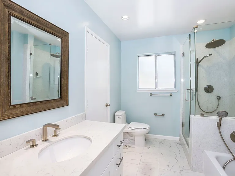 264 W Oakwood Blvd — Photo 22