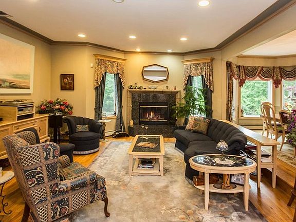 3rd image of 3 Plum Hill Dr