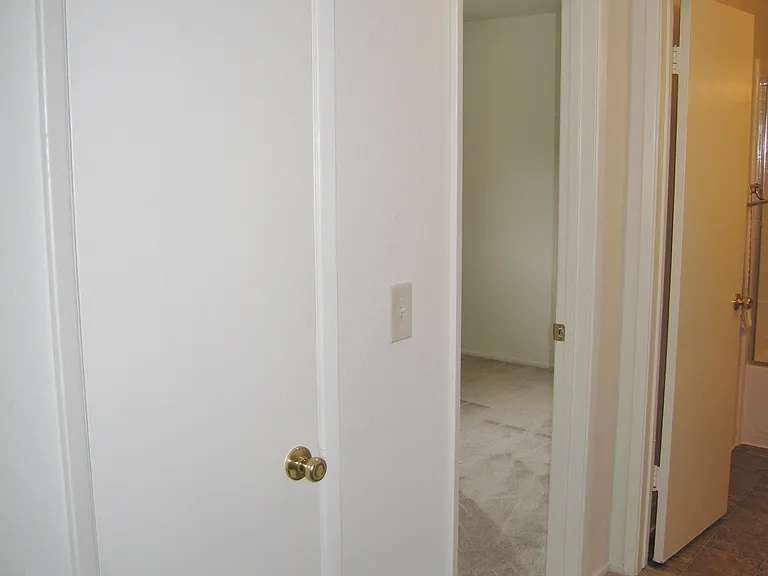 Coronado Apartments — Photo 21
