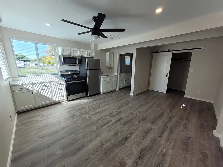 515 Mistletoe Ave — Photo 11