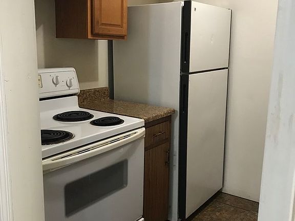 4th image of 904 E High St #9