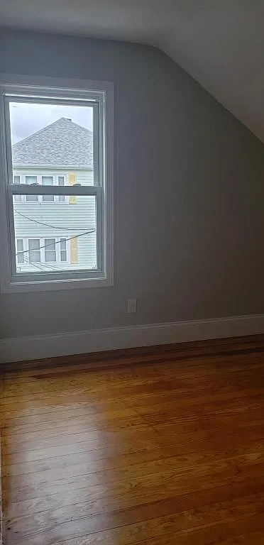 324 Tuttle St — Photo 3