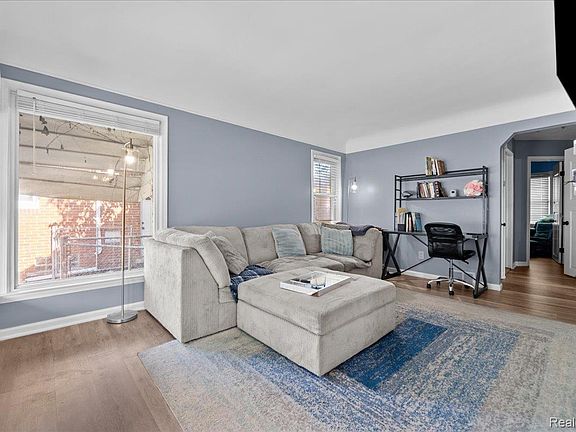 4th image of 21365 Newcastle Rd