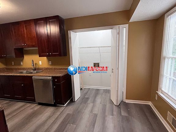 4th image of 2895 Windwood Trl