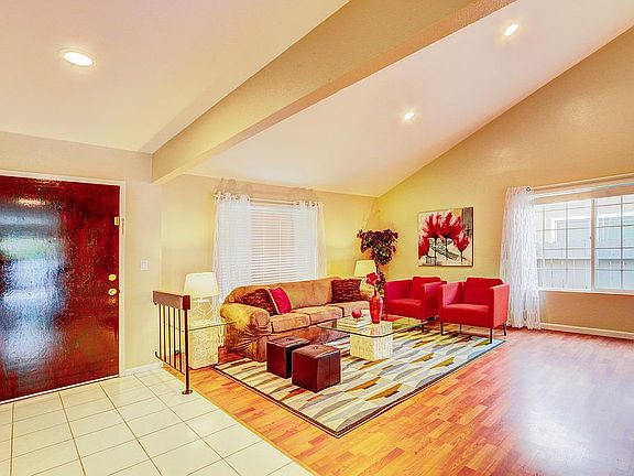 4th image of 32647 Almaden Blvd