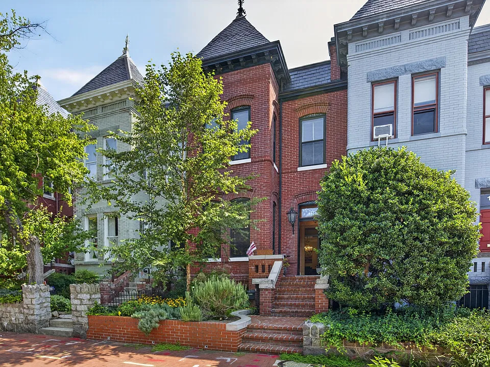 152 13th St SE