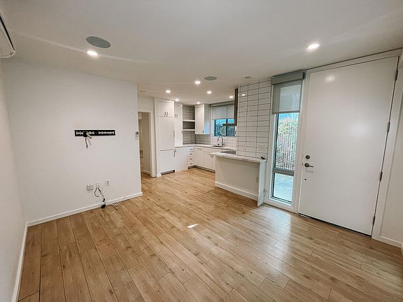 2nd image of 211 12th St APT A
