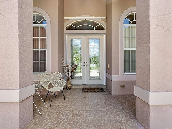 4th image of 2549 SW Halissee St #1