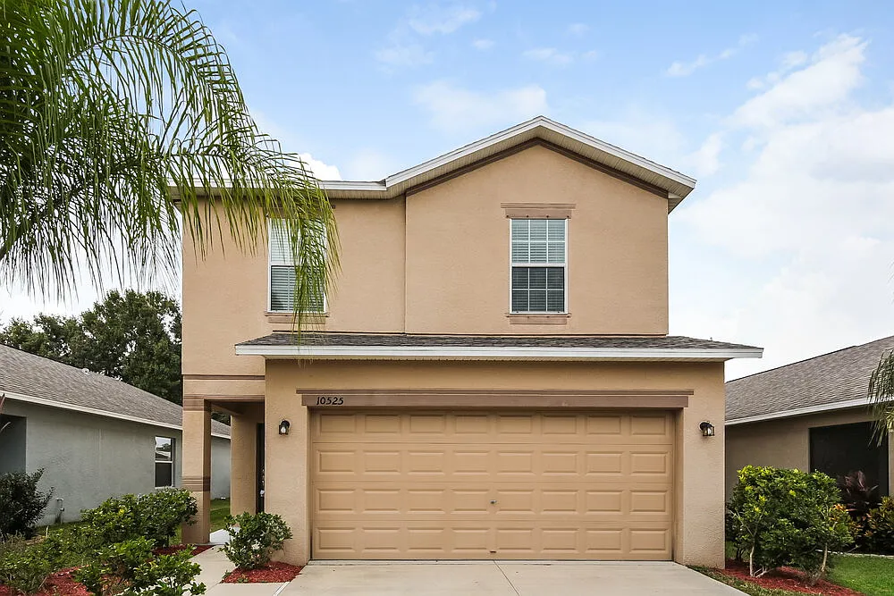 4 bed, 2.5 bath, 2098 sqft, $2,640 — Photo 1