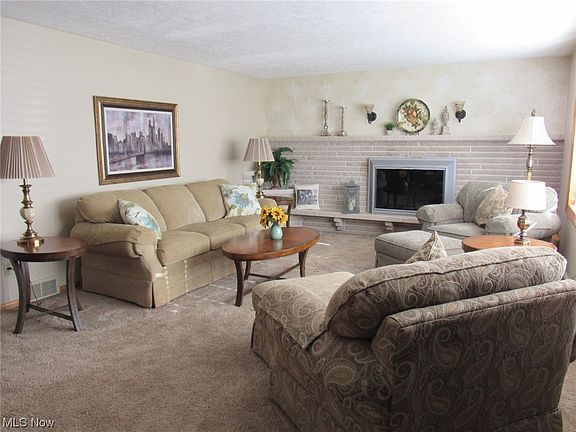 2nd image of 715 Woodview Dr NE