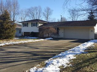 447 N Woodhill Dr, Amherst, OH 44001