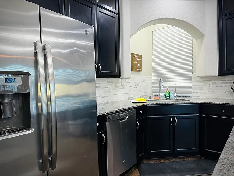 Brand new stainless steel appliances & oversized sink.