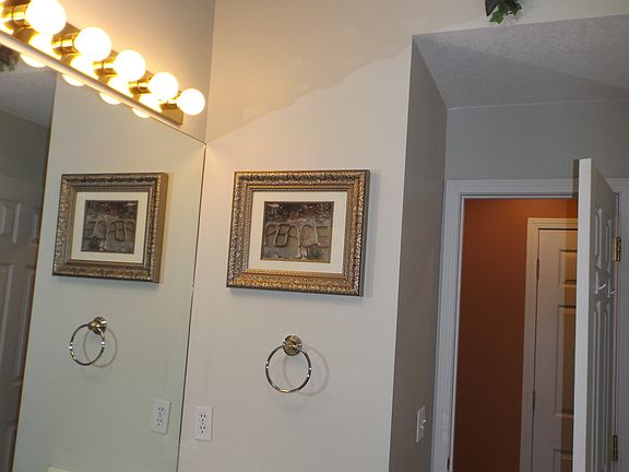 5th image of 3105 N 39th Ter