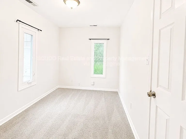 8400 Greenwood Rd — Photo 6