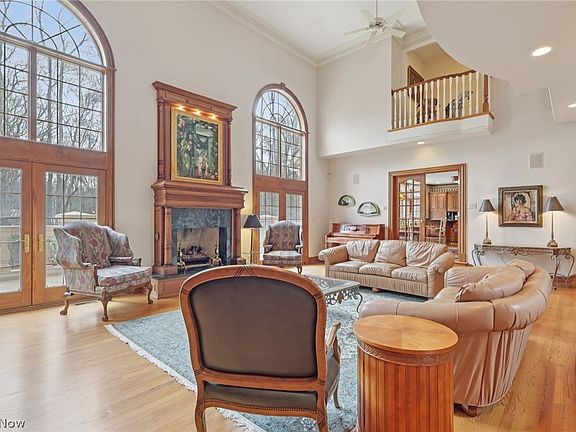 5th image of 2850 Roundhill Rd