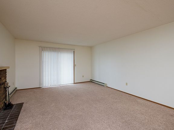 Fargo, ND Dynasty Apartments | Living