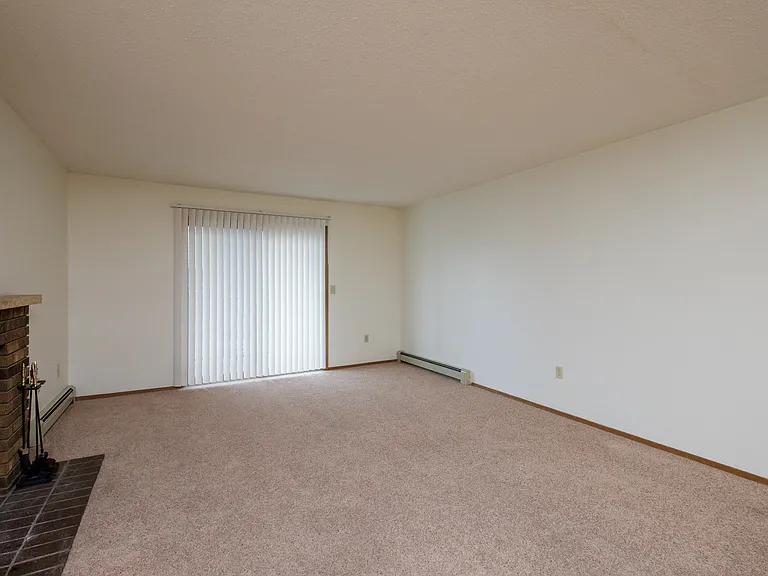 Fargo, ND Dynasty Apartments | Living