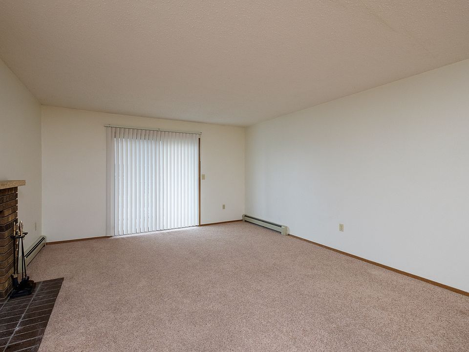 Fargo, ND Dynasty Apartments | Living