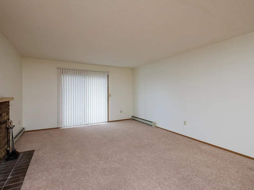 Fargo, ND Dynasty Apartments | Living