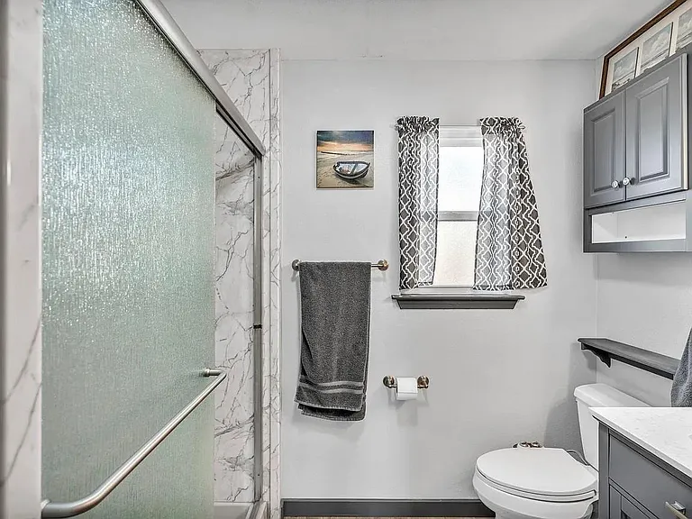 608 Oak Ln — Photo 11