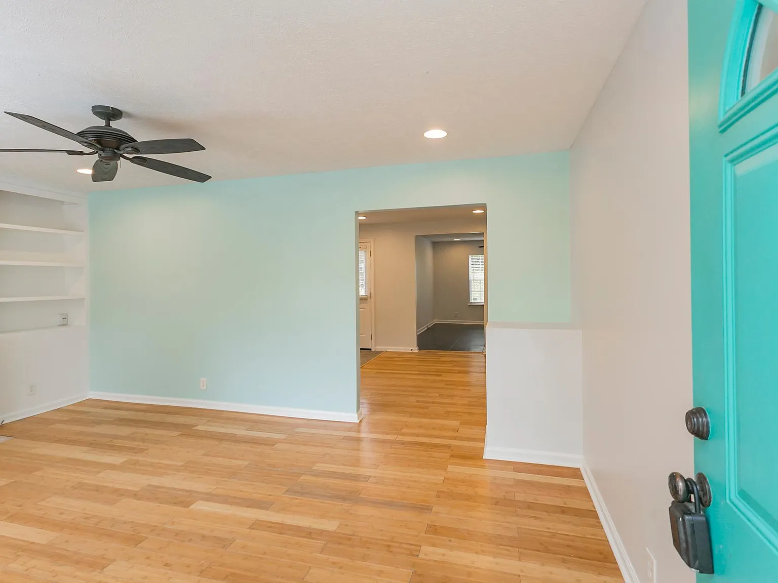 3 bed, 1317 sqft, $2,500 — Photo 2