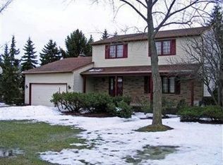 8265 W Ridge Dr, Broadview Heights, OH 44147
