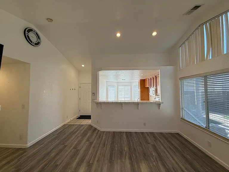 1501 Shiprock Ct — Photo 8