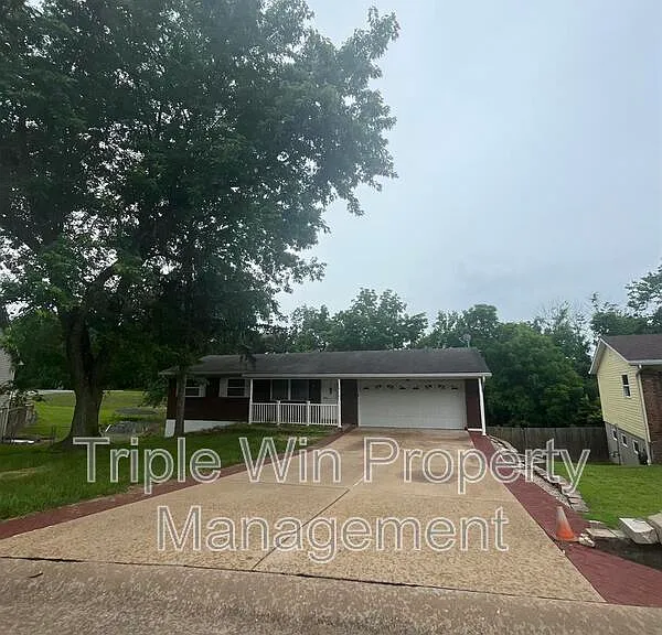 1014 Sunridge Trl W — Photo 1