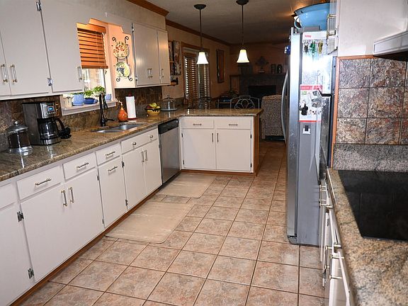 4th image of 721 W George Pike Ln