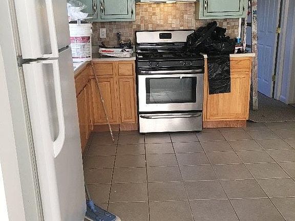 5th image of 332 Naughton Ave