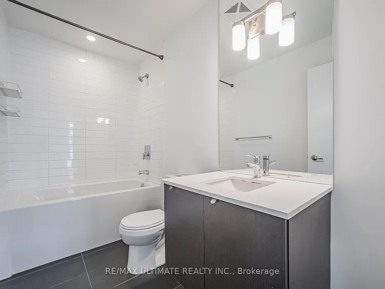 32 Camden St #906 — Photo 17