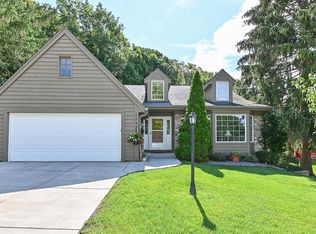 3854 S Oakridge Ct, Milwaukee, WI 53228