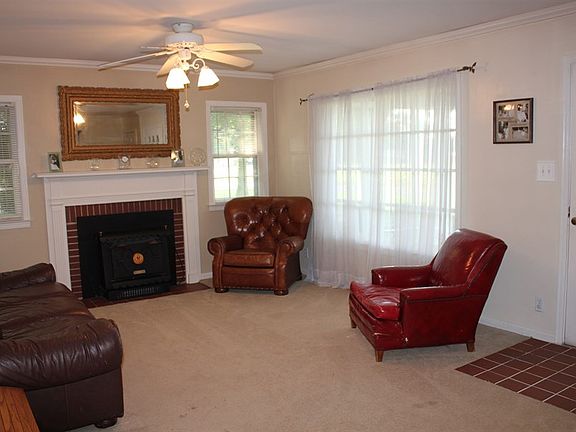 4th image of 1025 Southview Dr