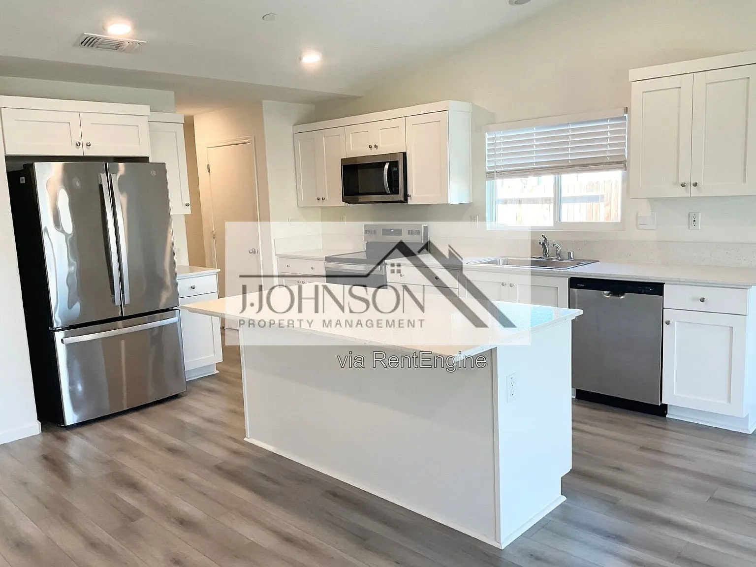 5 bed, 3.0 bath, 2537 sqft, $3,200 — Photo 2