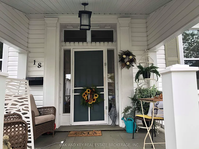 18 Isabel St #A — Photo 4