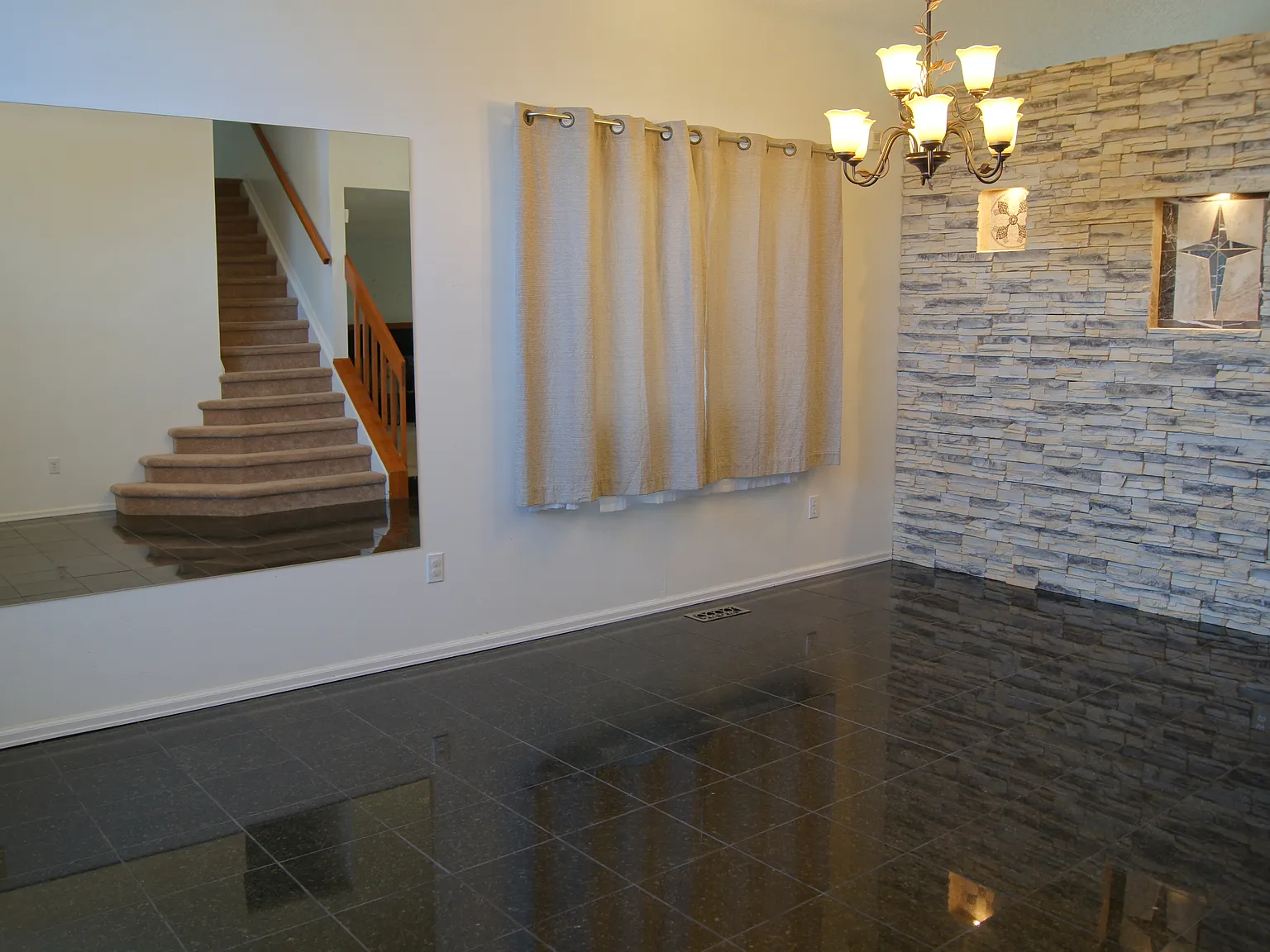 4 bed, 3.5 bath, 2521 sqft, $2,650 — Photo 4
